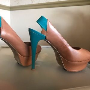 Good condition Jessica Simpson Tan And Teal Heels